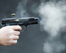 Стрілянина у Запоріжжі: поліцейський відкрив вогонь по нападнику (відео)