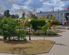 У центрі курортного міста Запорізької області лунають вибухи та стрілянина
