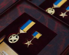 "Ця нагорода для всіх посестер": запоріжанка отримала звання Героя України першою серед жінок Нацгвардії (фото)