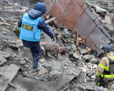 Внаслідок ракетної атаки ворога у Запоріжжі загинула людина - рятувальники дістали чоловіка з-під завалів