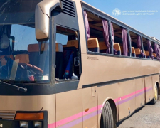 Прошило наскрізь: ворог вдарив дроном біля автобусу із запорізькими дітьми, яких везли на відпочинок - розповіді свідків