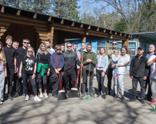 Захід, що зближує - ветерани російсько-української війни та молодь провели весняну толоку на Хортиці