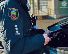 Після втечі &quot;заливав&quot; стрес алкоголем - у Запоріжжі розшукали водія, який побив дві автівки