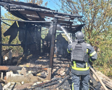 Внаслідок ворожих обстрілів у Запорізькій області горіло п&#039;ять житлових будинків - фото