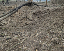 Триметрова вирва - під ворожий обстріл у Запоріжжі потрапила зелена зона (фото)