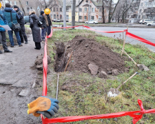 Розрили яму посеред вулиці – у Запоріжжі оштрафували людей за незаконні роботи