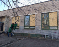 Внаслідок ворожої атаки Хортицького района Запоріжжя були пошкоджені дитяча лікарня і школа - фото