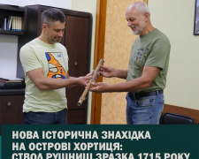 Мешканець Запоріжжя знайшов на Туристичному пляжі старовинну козацьку зброю (фото)