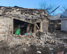 Воронка та забруднення - екологи показали наслідки ворожого удару в Шевченківському районі (фото)