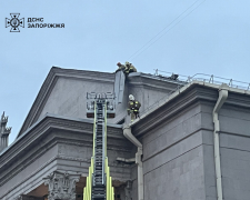 Зруйнована арка та пошкоджений дах філармонії: у Запоріжжі триває ліквідація наслідків буревію (фото, відео)
