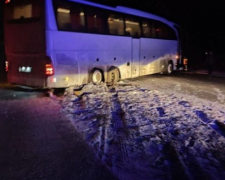 На трасі &quot;Запоріжжя-Дніпро&quot; застряг автобус із громадянами Туреччини