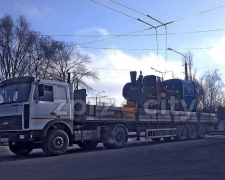 З дитячої залізниці Запоріжжя вивезли пам&#039;ятник паровозу і всі локомотиви - в Укрзалізниці прокоментували ситуацію