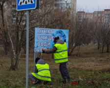 Встановили без дозволу - у спальному районі Запоріжжя демонтували два десятки рекламних конструкцій