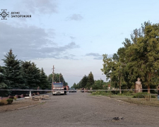 КАБами по магазину - рятувальники показали місце авіаудару на Запоріжжі, де загинули троє жінок (фото)