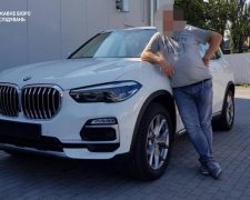 Колишнього керівника аварійно-рятувального загону обвинувачують у переплаті майже 3 мільйонів гривень на спецавтомобілях