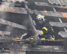 У Запоріжжі горів житловий будинок, фото: ГУ ДСНС України у Запорізькій області