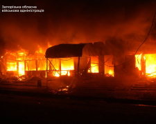 «Було чисто й людно, а сьогодні — уламки»: що розповідають очевидці нічного удару по Запоріжжю (фото, відео)