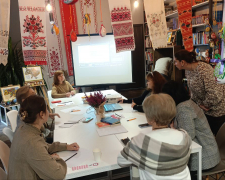 &quot;Класне відчуття, що ти є частинкою такого великого об&#039;єднуючого заходу&quot; - як писали Радіодиктант національної єдності у запорізькій бібліотеці (фото)