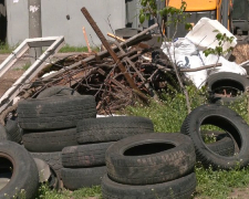 Із балки біля вулиці Василя Сергієнка в Хортицькому районі Запоріжжя вже вивезли понад 20 тонн сміття