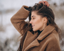 Буде блискучим та шовковистим – правила догляду за волоссям взимку