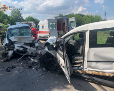 Жахлива ДТП у Запоріжжі - рятувальники діставали водія з понівеченої автівки