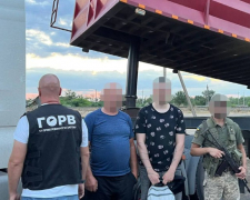 Житель Запоріжжя намагався втекти до Румунії у схованці вантажівки: схему організували батько й син
