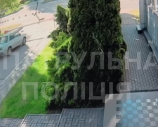 У Запоріжжі п&#039;яний чоловік вкрав автівку та влаштував перегони з патрульними - відео