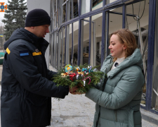 &quot;Промінь світла в суцільній темряві&quot; - лікарка, що вижила під завалами зруйнованого запорізького медцентру, зустрілася зі своїм рятівником (фото, відео)