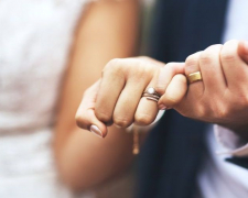 Запоріжці можуть подати заяву на шлюб та обрати формат церемонії не виходячи з дому