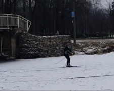 &quot;Дубовий гай&quot; взимку: запоріжці катаються на лижах на замерзлих водоймах – фото
