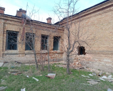 У Запорізькій області російські обстріли зруйнували унікальну старовинну школу - фото