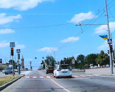 У Запоріжжі водії проігнорували червоне світло — завдяки відео мешканців поліція їх покарала (фото, відео)