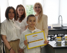 10-річна гімнастка Олександра Паскаль, яка втратила ногу через російський удар, отримала квартиру в Києві від Ріната Ахметова 