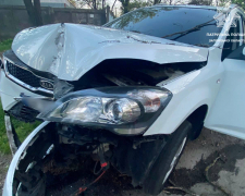 Не впорався з керуванням - у Запоріжжі п&#039;яний водій іномарки врізався в дерево (фото)