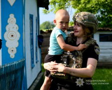Наймолодшому - три  роки: з небезпечних сіл Запорізького району евакуювали вісьмох людей (фото, відео)