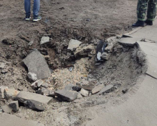Уламки та величезна вирва – що виявили екологи на місцях &quot;прильотів&quot; у Запоріжжі (фото)