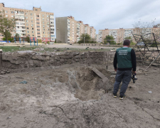 Наслідки нічного удару – у Запоріжжі екоінспекція перевірила уражені обстрілами райони (фото)