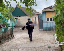 Молилися за тишу - на Запоріжжі поліцейські евакуювали мешканців із зони бойових дій (відео)