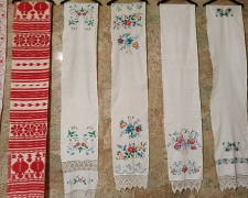 У Запоріжжі відкрили виставку вишитих сорочок і рушників – що там можна побачити (фото)