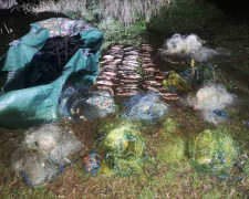 Зловили з човном та сітками - на водосховищі у Запорізькому районі затримали браконьєрів з уловом (фото)