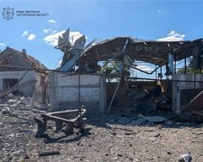 Вільнянську ворожий удар зруйнував частину приватного будинку, а в Запоріжжі FPV-дрон поранив жінку й чоловіка