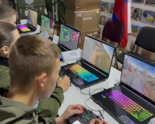 На Запоріжжі окупанти навчають підлітків керувати FPV-дронами під прикриттям «патріотичного виховання»