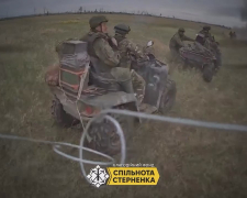 Вісім росіян на квадроциклах атакували через відкрите поле на Запорізькому напрямку, але два дрони вразили шістьох і три машини.