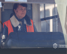 &quot;В автопарку, звичайно, всі здивувалися&quot; - запорізькі жінки давно водять трамваї, а дехто вчиться й на керманича автобуса