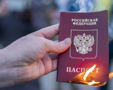 Немає паспорта – немає роботи: на окупованій частині Запоріжжя українцям не дають працювати