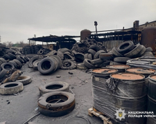 На Запоріжжі викрили нелегальне виробництво пального з автомобільних шин, фото: Нацполіція