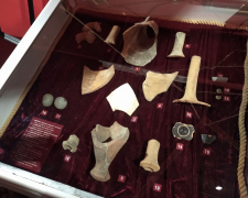 Античний посуд та стародавня зброя - на Хортиці знайшли унікальні артефакти (фото)