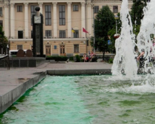 На бульварі Шевченка у Запоріжжі готують до запуску фонтани
