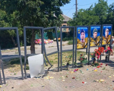 Ворог ударив по Алеї Пам'яті у Балабиному Запорізького району, фото Кушугумської громади