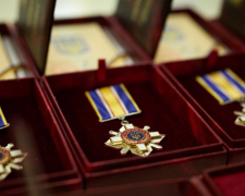 Енергетики Запоріжжя отримали державні нагороди за мужність під час обстрілів